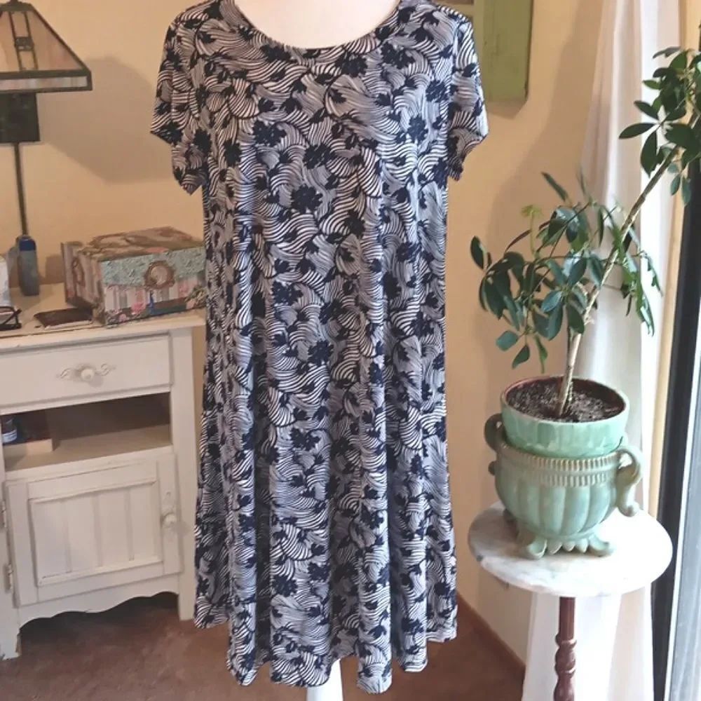 Candalite Women's Black and White Dress. Trapeze, Tessalated